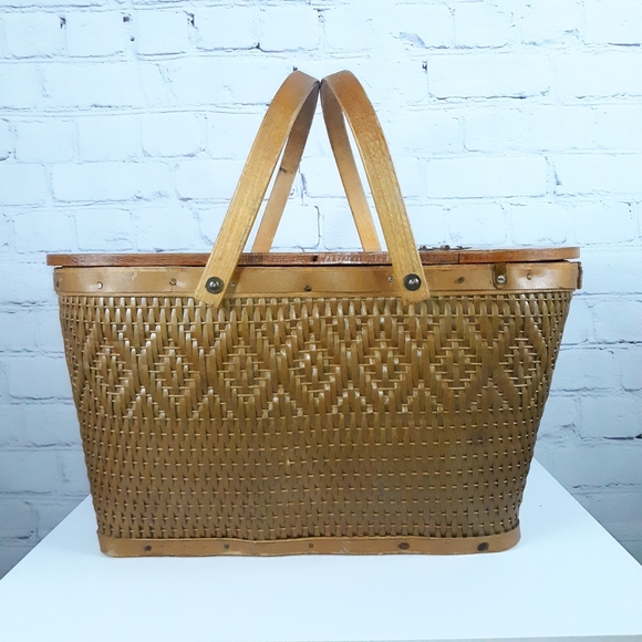 VINTAGE 1950s HAWKEYE Two Tone Diagonal Weave Design 18.5" Picnic Basket - Picture 2 of 14